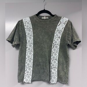 Buckle Gilded Intent Crochet Applique Top Size Small (BOHO/Western)